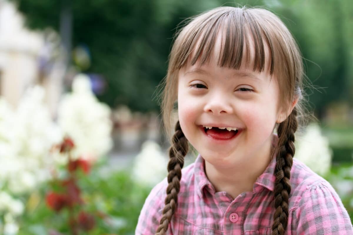 Portrait of beautiful young girl smiling